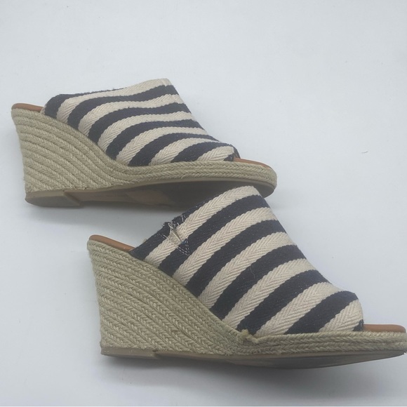 Lane Bryant Women’s Striped Fabric Espadrille Wedge Sandals Blue Beige Size 10W - Picture 4 of 7